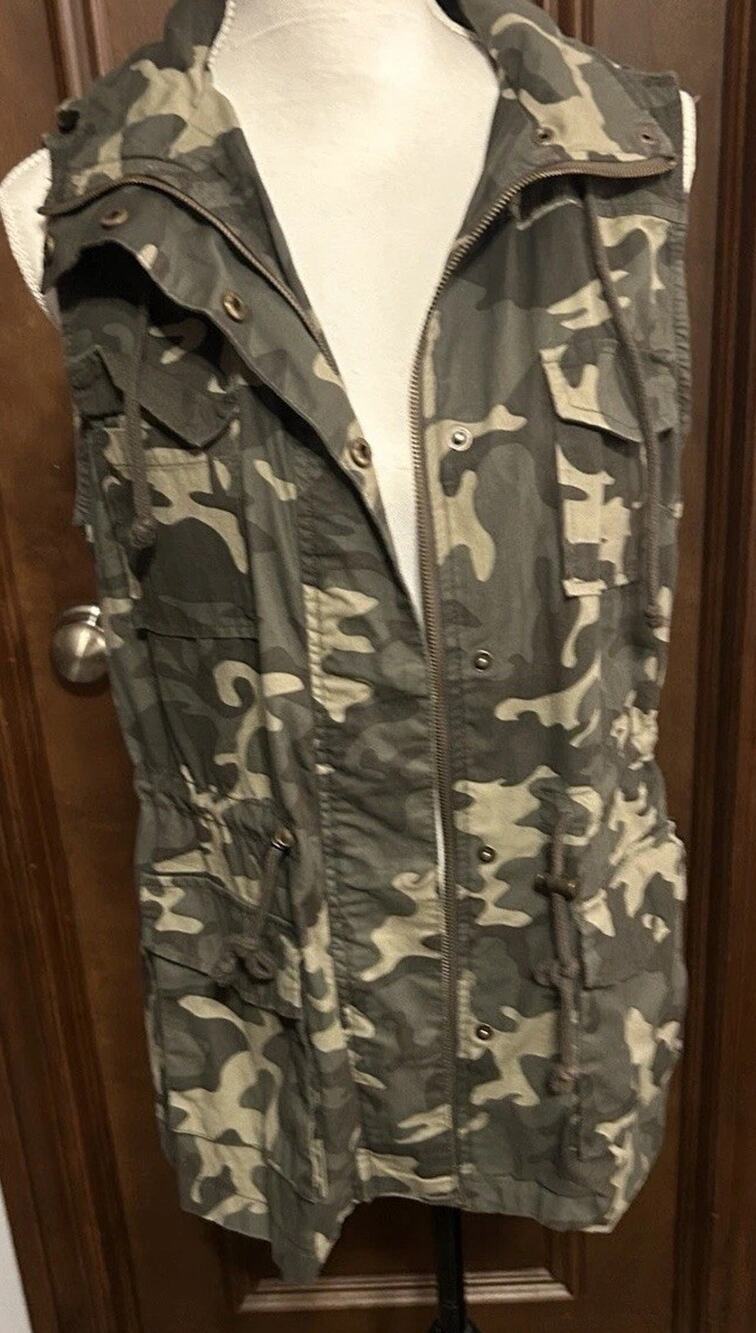 Active USA Olive Camo Utility Vest Hooded Sleeveless Jacket M Military Style